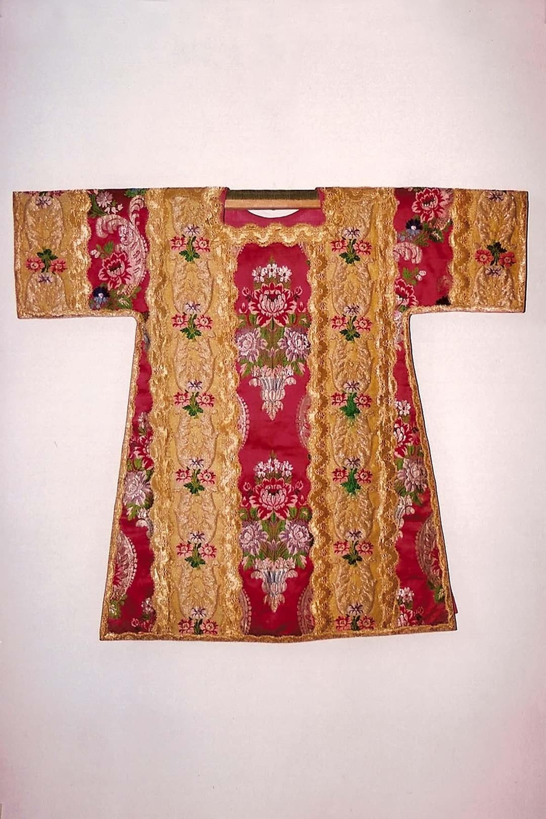 Ornaty, kapa i dalmatyka z XIX wieku