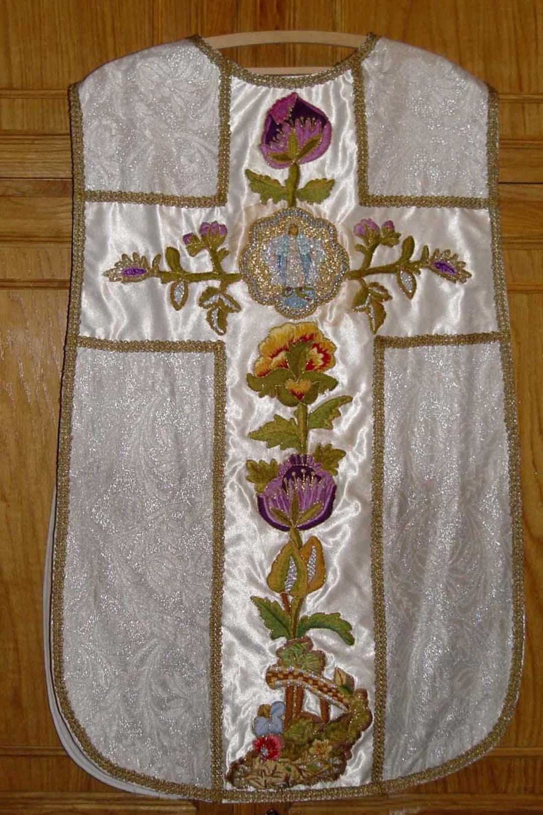 Ornaty, kapa i dalmatyka z XIX wieku