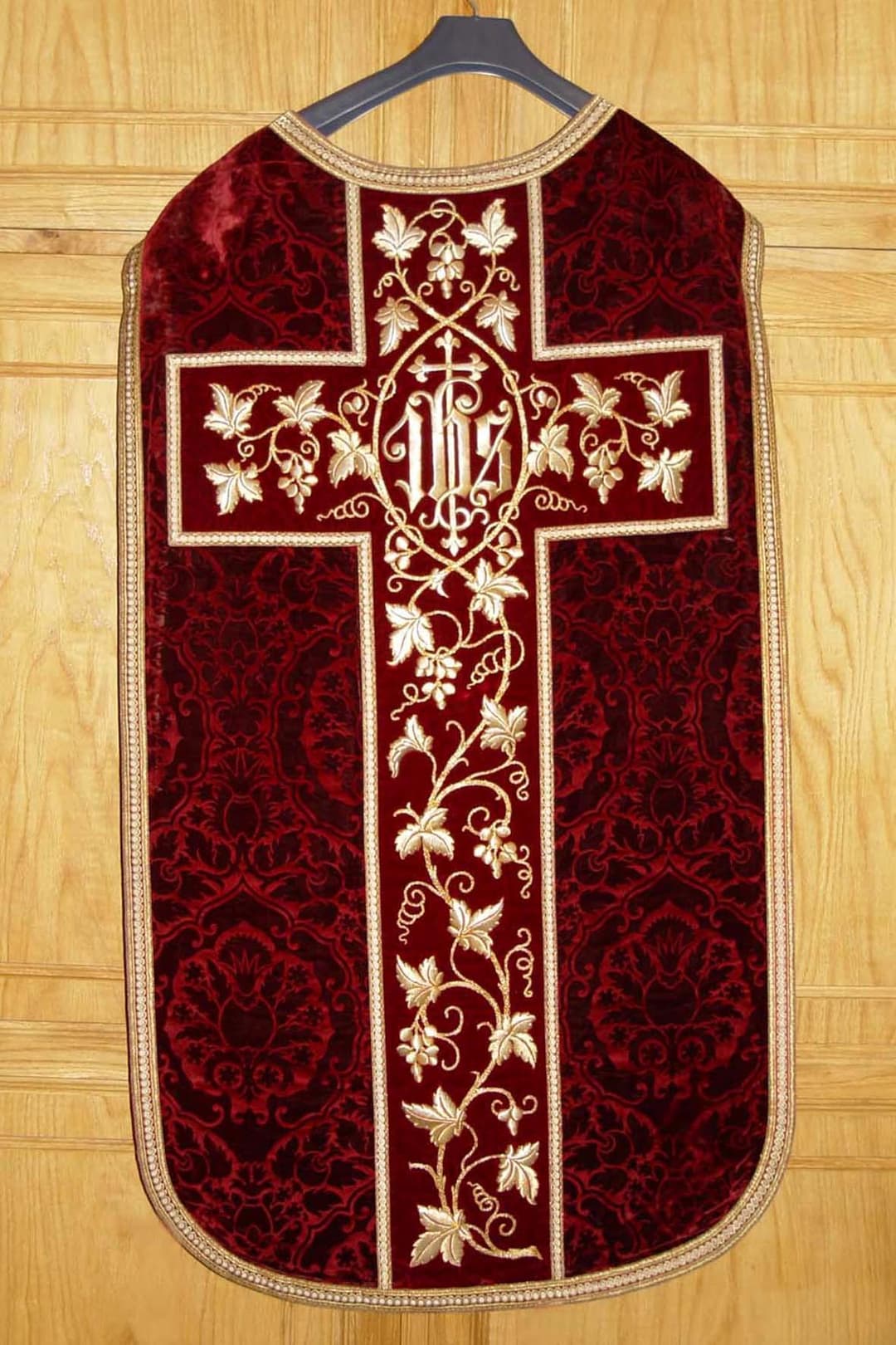 Ornaty, kapa i dalmatyka z XIX wieku